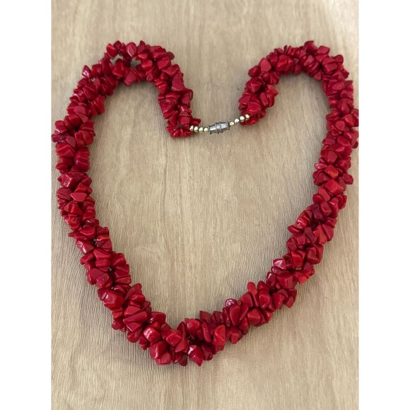 Dyed Red Coral Twisted Strands Beaded Necklace Screw Clasp 16" - Picture 2 of 9